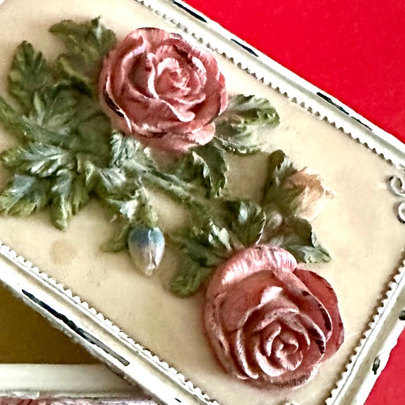 Decorative Box with flower motif - Picture 6 of 6